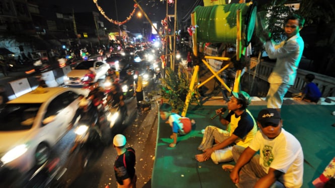 Suasana malam takbiran di jakarta tahun lalu.