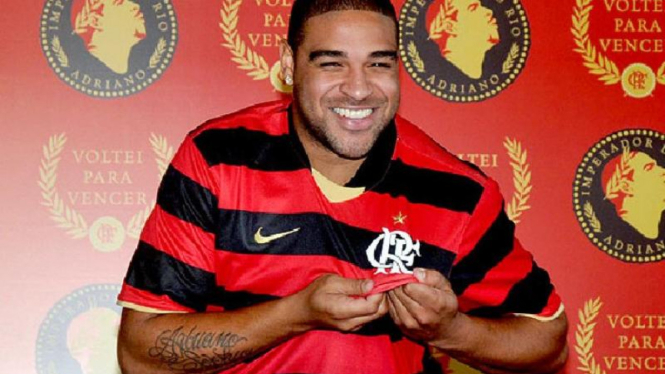 Striker Flamengo, Adriano.