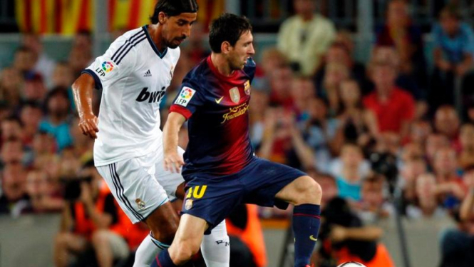 Lionel Messi (kanan)