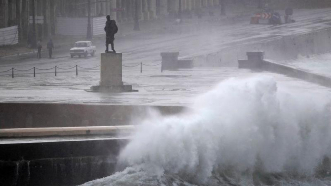 Topan Isaac melanda Ibukota Kuba Havana