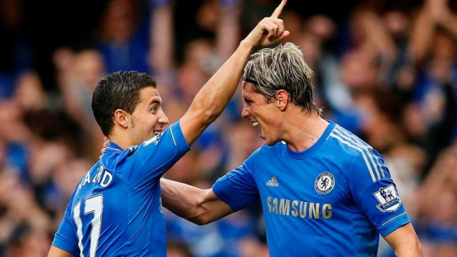 Eden Hazard (kiri) saat merayakan golnya bersama Fernando Torres