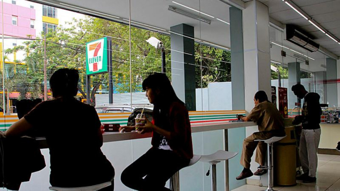 Penirtiban Ijin Waralaba Seven Eleven