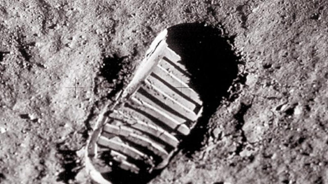 Jejak kaki Neil Armstrong di bulan
