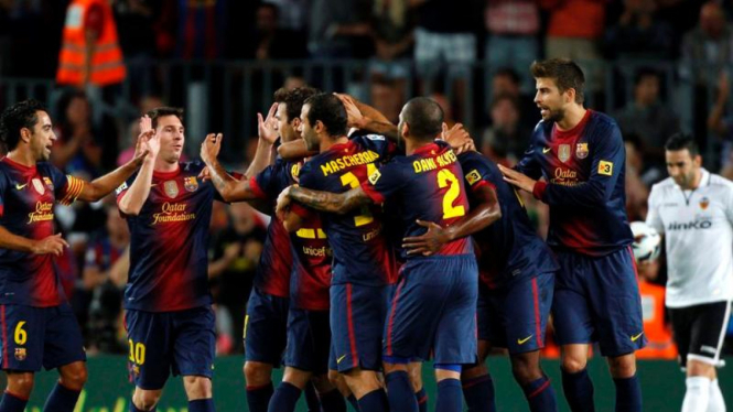 Pemain Barcelona merayakan gol ke gawang Valencia