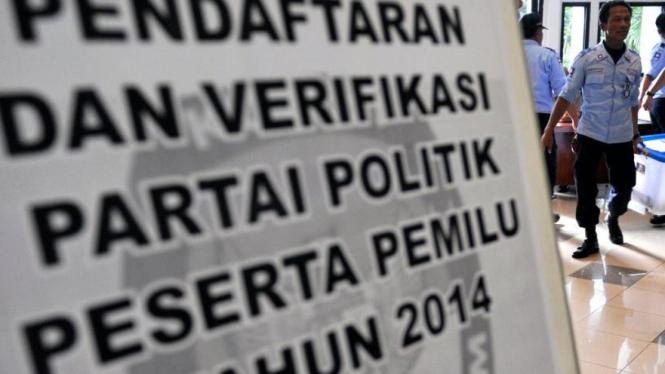 Ilustrasi partai antarkan berkas untuk verifikasi Pemilu 2014 di KPU 