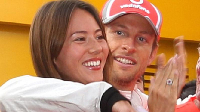 Jessica Michibata dan Jenson Button di GP Belgia