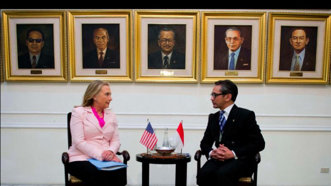 Menlu AS Hillary Clinton dan Menlu RI Marty Natalegawa