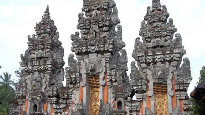 Pura Mandara Giri Di Lumajang