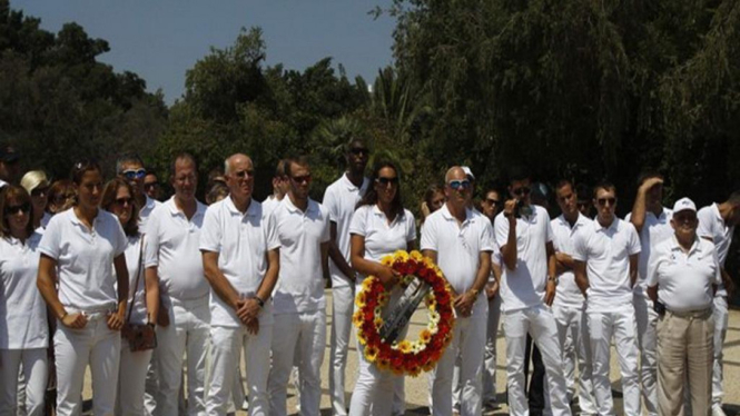 Peserta upacara mengenang pembantaian atlet Israel 1972