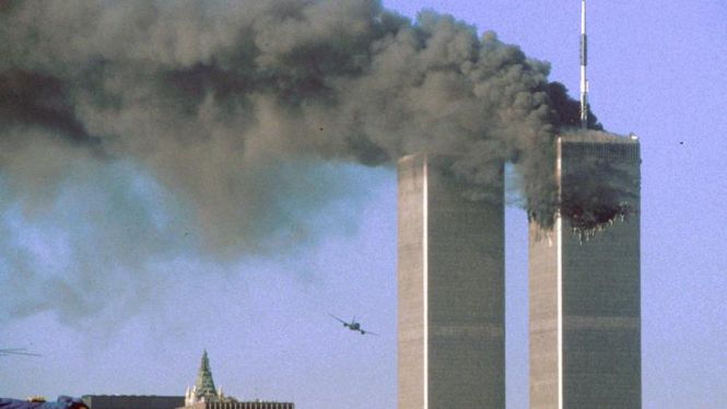 Menara WTC di New York dihantam pesawat