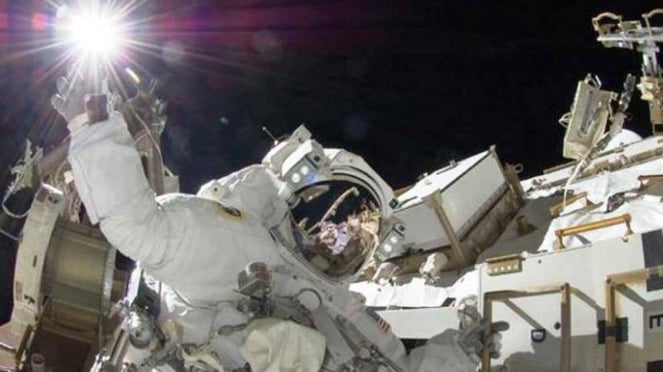Foto: Astronautas en la estación espacial.
