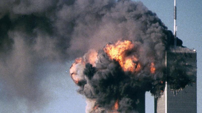 Tragedi penabrakan menara kembar WTC 11 September 2001.