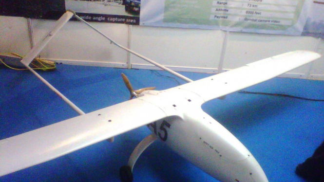 Model pesawat Tanpa Awak (UAV) jenis Alap-Alap Double Boom