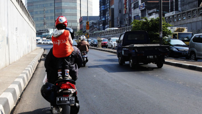 Pengendara Sepeda Motor Abaikan Keselamatan Anak