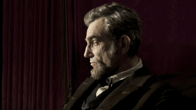 Daniel Day Lewis memerankan Abraham Lincoln di Film Lincoln 