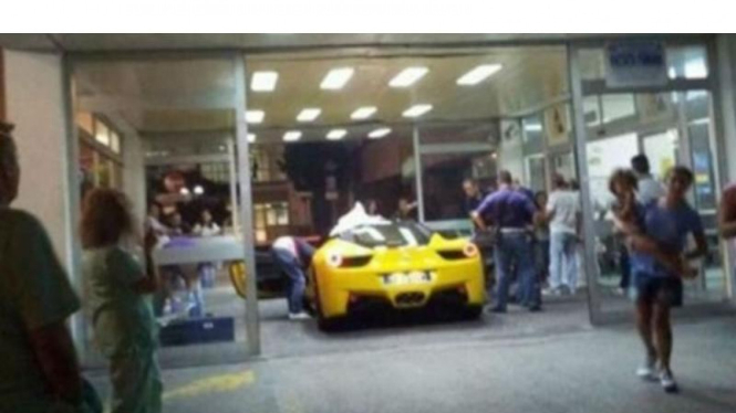 Pengemudi Ferrari 458 jadi korban perampokan