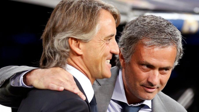 Roberto Mancini dan Jose Mourinho (kanan)