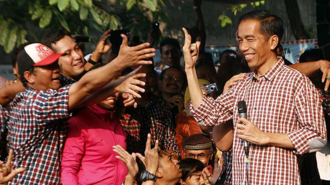 Jokowi Temui Pendukung di Posko Pemenangan