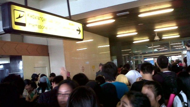 Fans Sambut SuJu dan SNSD di Bandara