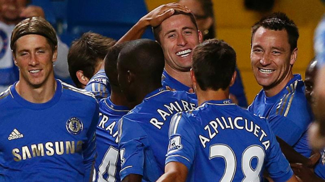 Pemain Chelsea merayakan gol Cahill