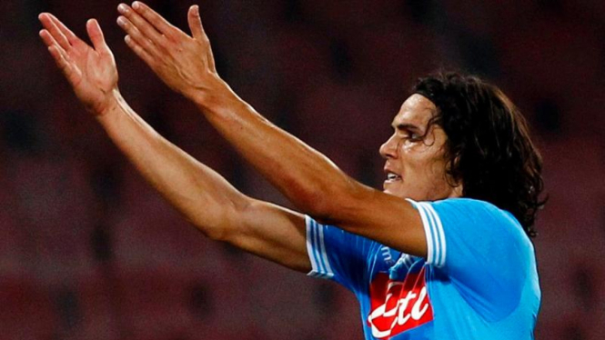 Penyerang Napoli, Edinson Cavani, usai mencetak gol