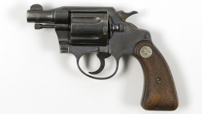Senjata api milik pasangan penjahat Bonnie dan Clyde