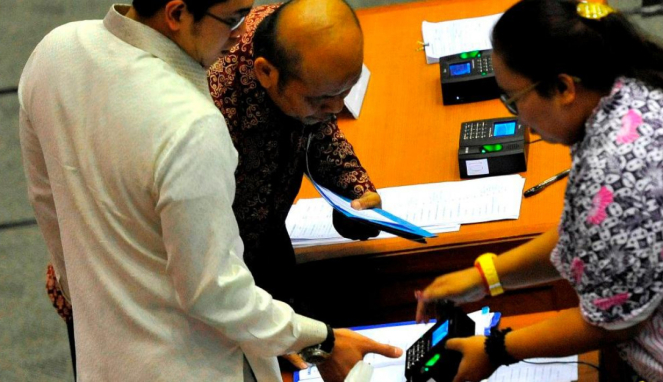 Presesi Sidik Jari fingerprint anggota DPR