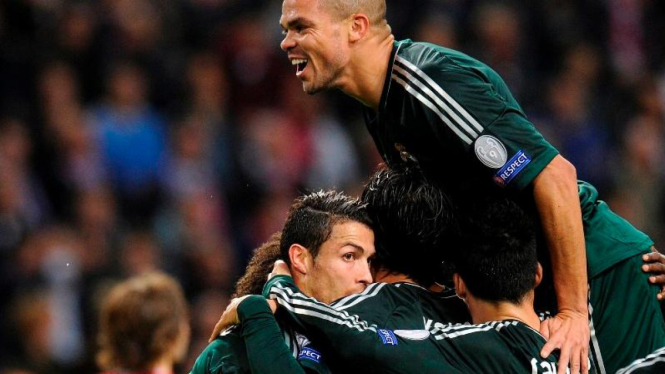 Pemain Real Madrid merayakan golnya ke gawang Ajax