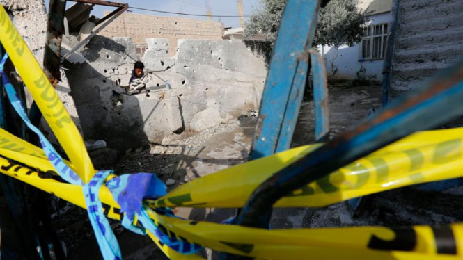 Rumah di Turki yang hancur akibat mortir Suriah