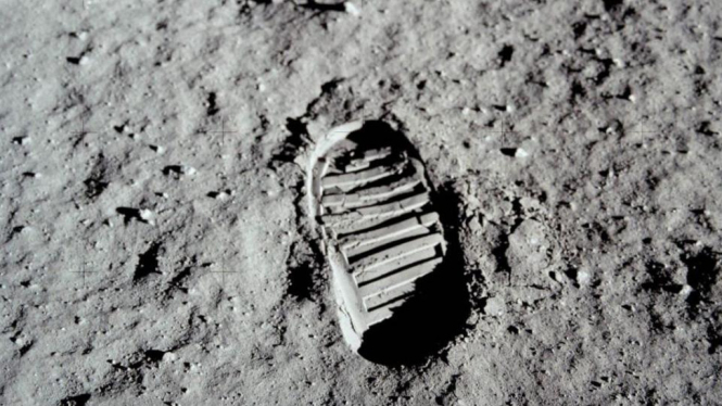 Tapak kaki Neil Armstrong di Bulan