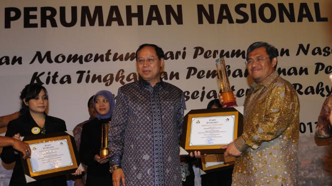 Gubernur Jawa Barat Terima Penghargaan