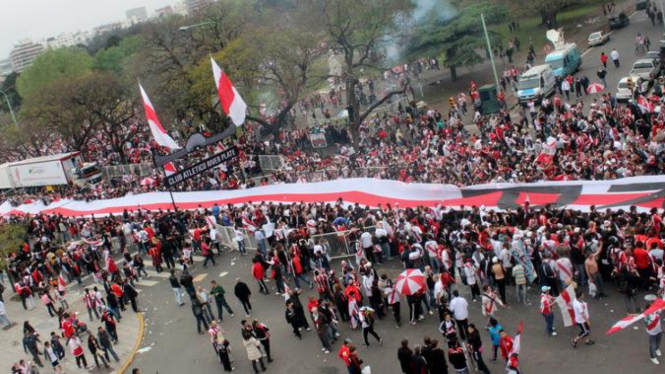 River Plate pamerkan bendera terpanjang sedunia