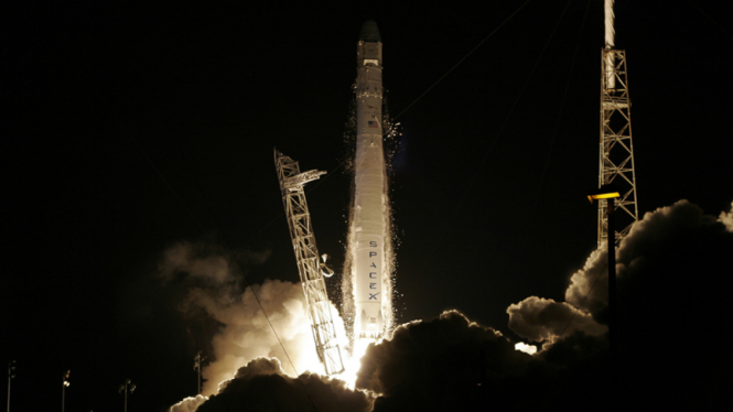Peluncuran Dragon milik SpaceX