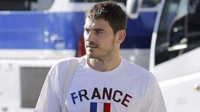 Iker Casillas dengan kaos Prancis