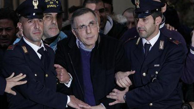 Polisi Italia menangkap seorang gembong mafia Desember 2011