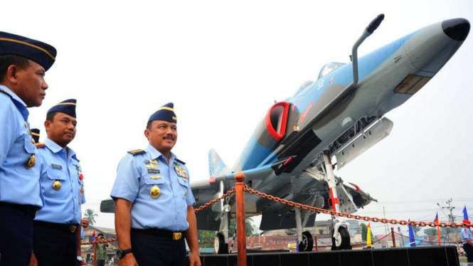 KSAU Marsekal Imam Sufaat resmikan monumen pesawat A-4 Skyhawk di Lanud Supadio