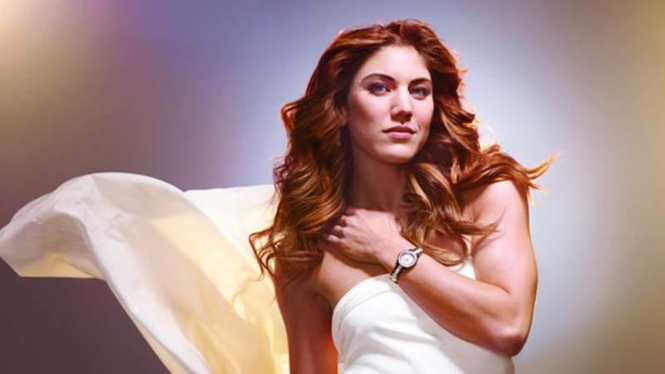 Kiper timnas wanita Amerika Serikat, Hope Solo di iklan jam tangan