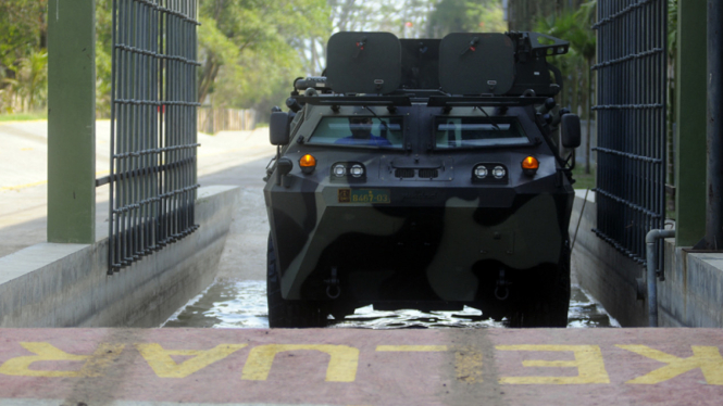 Uji Coba Panser Pindad