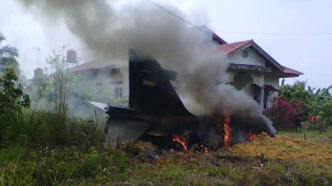 Pesawat Hawk 200 milik TNI AU jatuh di Pekanbaru