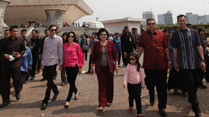 Presiden SBY dan keluarga liburan ke Monas