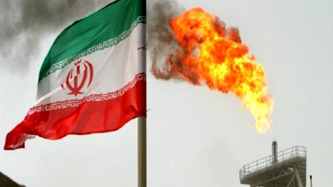 Kilang minyak di Iran.