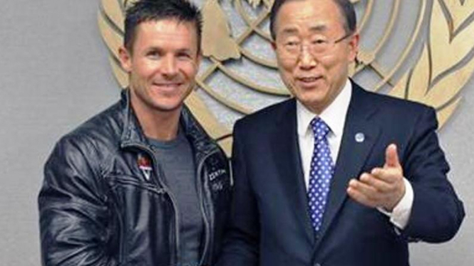 Felix Baumgartner bertemu Sekjen PBB, Ban Ki-moon. 