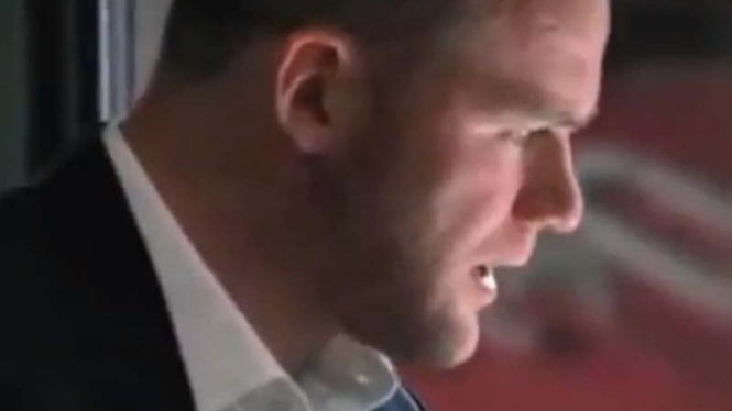 Wayne Rooney jadi James Bond di trailer parodi "Skyfall"