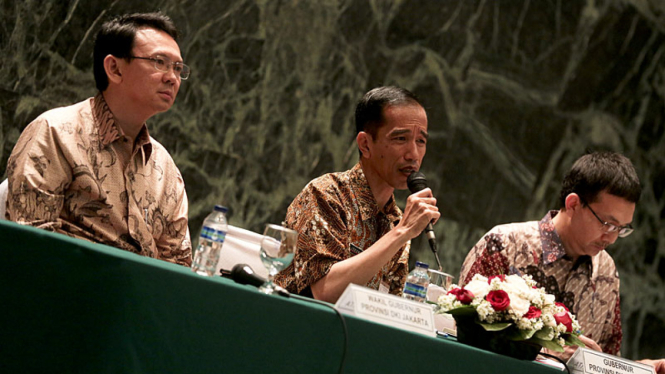Jokowi-Ahok rapat dengan Lurah dan Camat.