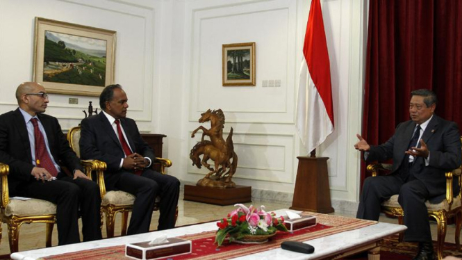 Presiden SBY bertemu dengan Menlu Singapura K Shanmugam (tengah)