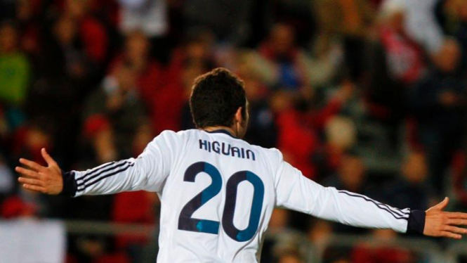 Gonzalo Higuain rayakan gol ke gawang Mallorca