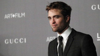 Akhir Kisah Cinta Mengejutkan Robert Pattinson-Suki Waterhouse