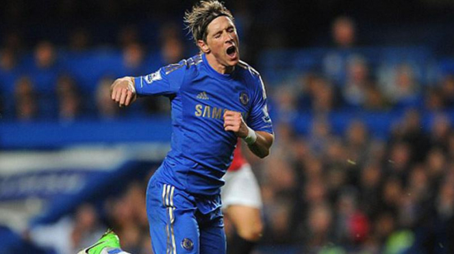 Fernando Torres sebelum terjatuh vs Manchester United