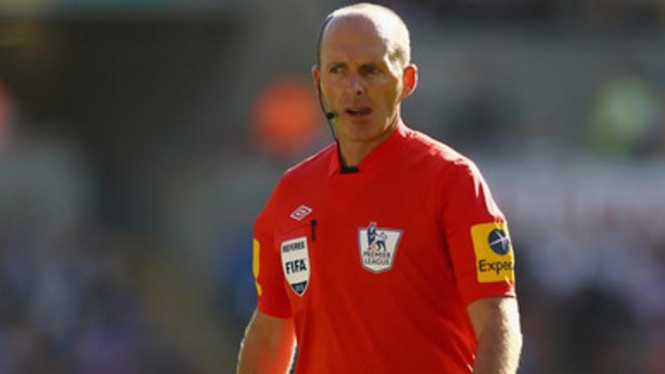 Wasit Mike Dean