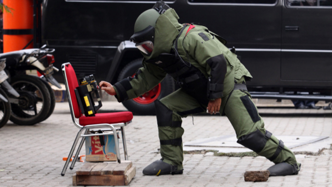Paket diduga Bom Buku di Jelambar, Jakarta Barat.
